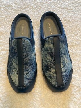 Easy Spirit women’s travel time slip-on navy blue walking sneaker, size 9 1/2